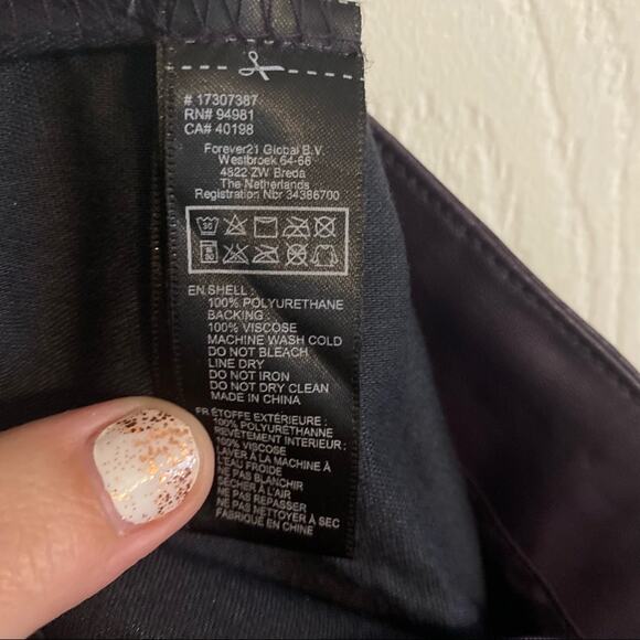 Forever 21 Plum Purple Mini Skirt Women's Size Small 100% Polyurethane & Lined - Picture 9 of 11